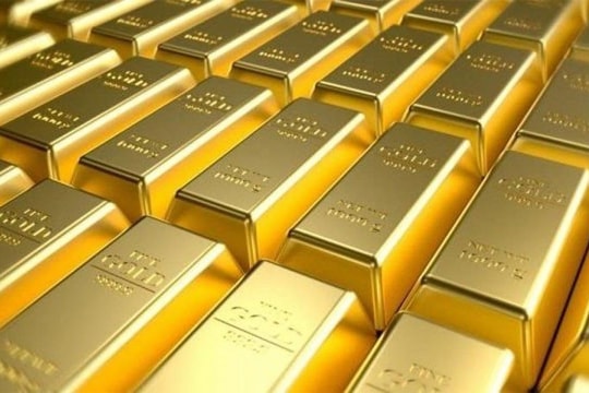 Giá vàng thế giới sắp cán mốc lịch sử 2.700 USD/ounce