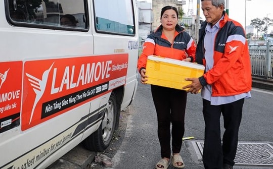 Hai vợ chồng đối tác tài xế Lalamove đồng hành trên mọi nẻo đường: “Gia đình là động lực”
