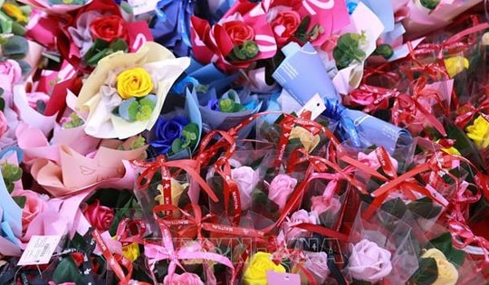 Đa dạng thị trường quà tặng Ngày Phụ nữ Việt Nam 20/10