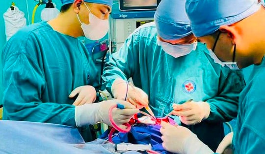 Giành giật sự sống cho người đàn ông bị chấn thương sọ não nặng, liệt nửa người