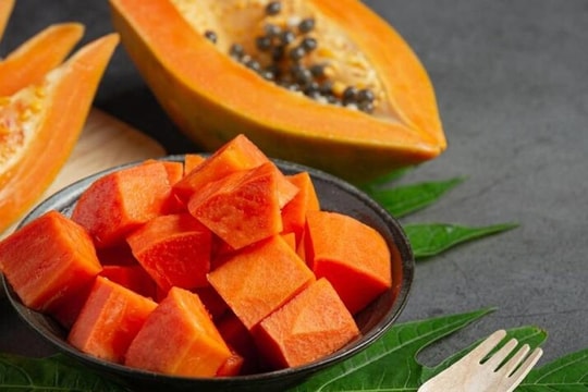 Điều gì xảy ra khi ăn đu đủ lúc bụng đói buổi sáng?