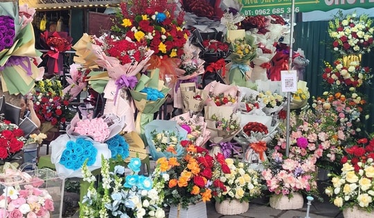Thị trường hoa và quà tặng càng gần ngày 20/10 càng tăng nhiệt