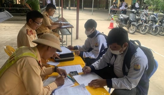 Công an phát hiện học sinh dương tính với ma túy khi tuần tra, xử lý vi phạm giao thông