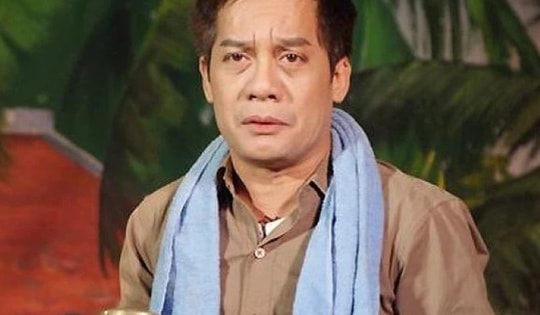 Một nam NSƯT bị học trò nói: “Mỗi lần không hài lòng, thầy đập trang sức ngay trên lớp”