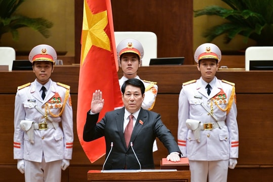 Tổng Bí thư, Chủ tịch nước Lào chúc mừng Chủ tịch nước Lương Cường