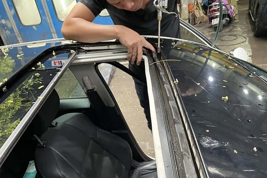 Mẹo chăm sóc cửa sổ trời tránh dột nước