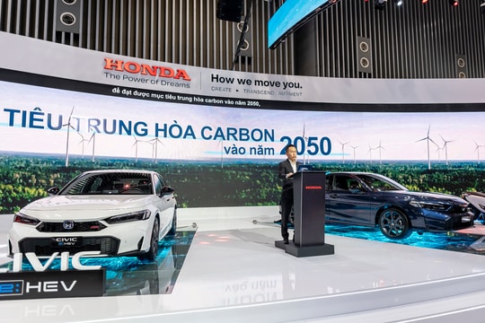Vietnam Motor Show 2024 khai mạc, xe điện trở thành tâm điểm