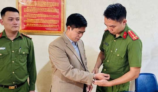 Bắt cựu hiệu trưởng vụ 11 học sinh ăn 2 gói mì tôm chan cơm ở Lào Cai