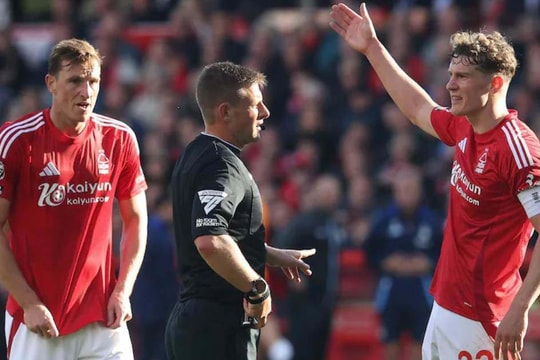 CLB "hổ báo" nhất NHA: Ông chủ, HLV, cầu thủ bị phạt nặng vì gây hấn trọng tài