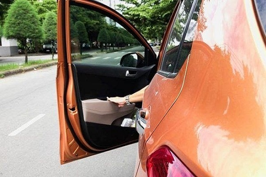 Từ 01/01/2025, chỉ được mở cửa xe ô tô trong trường hợp này