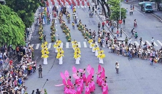 Tin sáng 24/10: Phương án nghỉ lễ Quốc khánh và 30/4 - 1/5 năm 2025; Ủy ban kiểm tra vào cuộc vụ 'Chủ tịch xã rời nhà nghỉ cùng phụ nữ lạ'