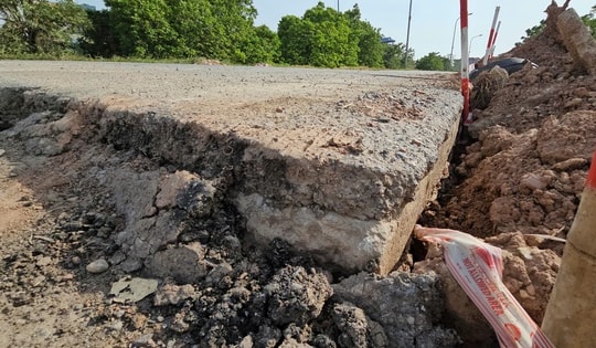 Đê Yên Nghĩa xuất hiện 3 điểm sụt lún, Hà Nội tạm thời cấm các phương tiện di chuyển