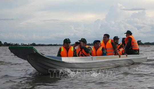 Theo chân lực lượng chống buôn lậu mùa nước nổi