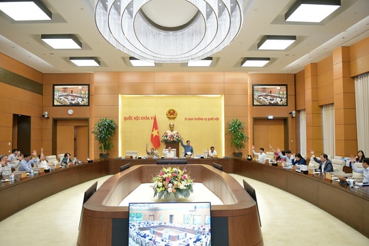 Thông qua các Nghị quyết về việc sắp xếp đơn vị hành chính của 21 tỉnh, thành phố