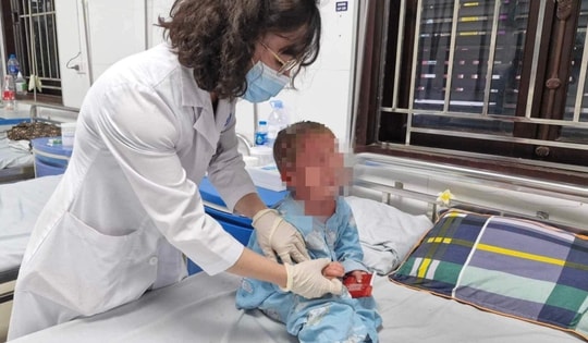 Bé trai lở loét toàn thân vì thói quen điều trị bệnh sai cách nhiều người hay mắc phải