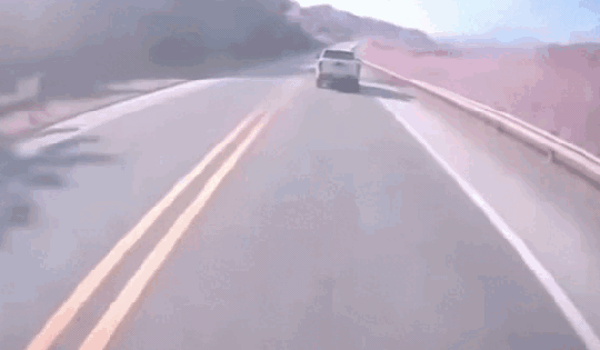 Chạy ngược chiều trên cao tốc Nội Bài - Lào Cai, xe ô tô con gây tai nạn liên hoàn