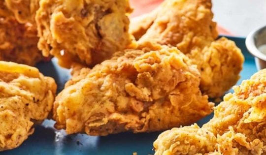Mẹo pha bột gà rán bung vảy giòn tan như ở nhà hàng