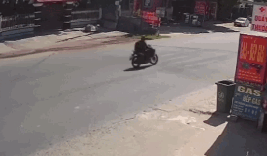 Va chạm với xe đầu kéo, người đi xe máy tử vong thương tâm ở Lạng Sơn