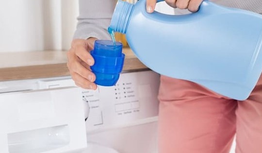 Mẹo dùng nước xả vải vừa tiết kiệm, vừa thơm lâu lại không tổn hại máy giặt