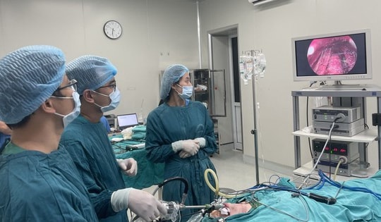 Cô gái 25 tuổi ở Hà Nội mắc ung thư tuyến giáp được phẫu thuật không để lại sẹo nhờ kỹ thuật này