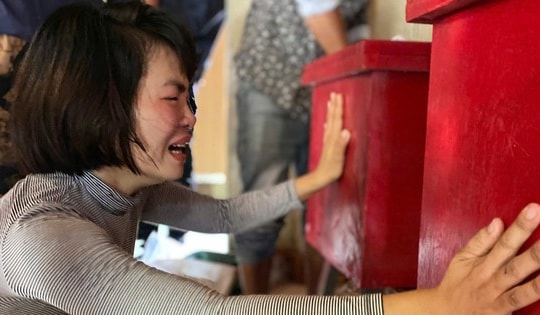 Nỗi đau tột cùng của người mẹ mất 2 con thơ trong lũ lụt Quảng Bình