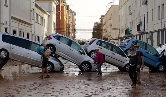 Hình ảnh gây sốc như tận thế về trận lũ quét khiến 158 người chết ở Tây Ban Nha