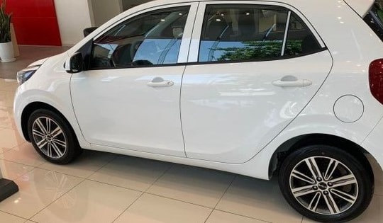 Giá lăn bánh Kia Morning mới nhất siêu giảm giá, rẻ càng thêm rẻ, Hyundai Grand i10, Toyota Wigo lo sợ mất ngôi doanh số