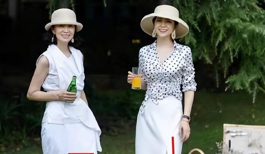 Phụ nữ trung niên được khuyên nên mặc váy vì vừa thanh lịch lại giúp tỏa khí chất