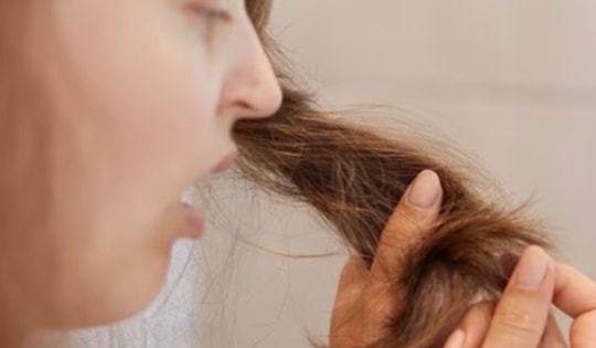 Mẹo xử lý tóc bị chẻ ngọn trong vòng 'một nốt nhạc'