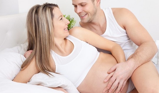 Cần lưu ý những gì để đảm bảo an toàn cho mẹ bầu khi quan hệ?