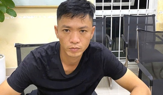 Gã thanh niên dùng dao bầu đâm vào ngực nhân viên quán karaoke rồi bỏ trốn