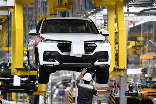 Ô tô sản xuất trong nước đạt đỉnh, xe mới dồi dào cho đợt cao điểm cuối năm