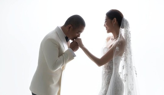 Ảnh cưới đẹp lung linh của hoa hậu Khánh Vân và chồng nhiếp ảnh gia hơn 17 tuổi