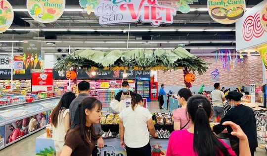 Gần 1.000 điểm khuyến mại ở Hà Nội với mức giảm giá kịch sàn, người tiêu dùng tha hồ săn hàng hiệu giá tốt