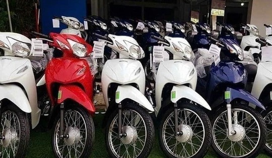 Giá xe máy Honda mới nhất giảm sốc, SH, Air Blade thậm chí dưới cả giá niêm yết, khách hàng chớp cơ hội mua xe cuối năm