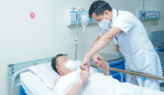 Người đàn ông 48 tuổi Hà Nội bất ngờ đột quỵ khi tham gia giao thông thừa nhận có thói quen nhiều người Việt mắc phải