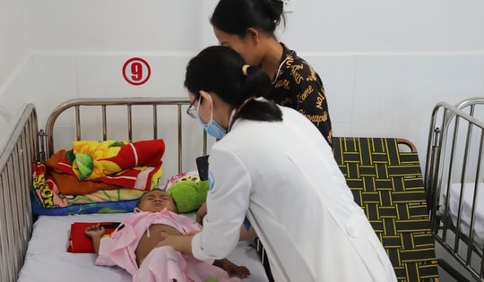 Cứu sống bệnh nhi Campuchia bị bệnh tim hiếm gặp