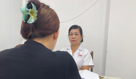 Người phụ nữ trẻ nhập viện tâm thần vì chứng mê tiêu tiền