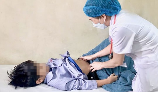 Bé trai 12 tuổi bị xuất huyết tiêu hóa, cảnh báo thói quen sinh hoạt trong gia đình gia tăng nguy cơ mắc bệnh cho trẻ