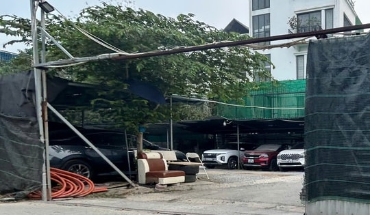 Hà Nội: Bãi xe không phép ngang nhiên dựng rào, quây tôn trên khu đất rộng hàng ngàn m2 ở Hoài Đức