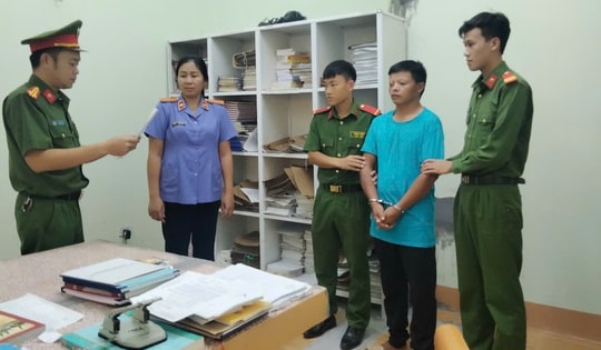 Tạm giam đối tượng đấm vào mặt công an khi bị lập biên bản