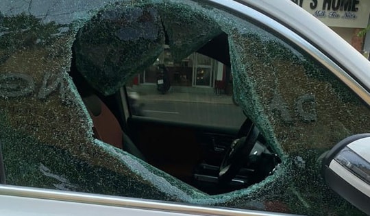 Truy bắt nhóm người nước ngoài đập kính ô tô trộm hơn nửa tỷ đồng