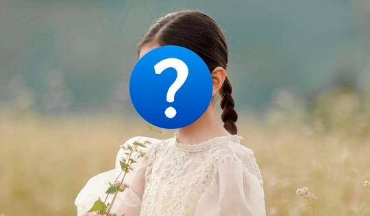 Cô bé sở hữu vẻ đẹp như thiên thần được "bà trùm" khen nức nở, hóa ra là con gái của một đại mỹ nhân đình đám Vbiz