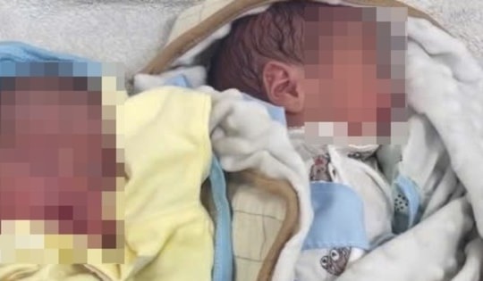 Bỏ 2 bé trai sơ sinh trong thùng xốp, mẹ trẻ 24 tuổi viết giấy nhờ người nuôi