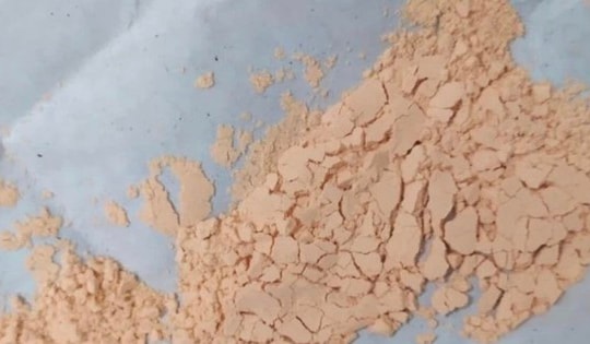 Bé trai 2 tuổi phải lọc máu liên tục sau 7 ngày được người lớn vệ sinh lưỡi