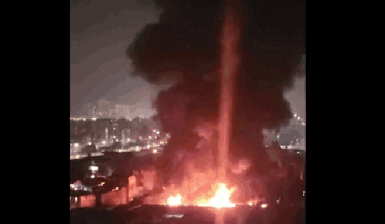 Hà Nội: Xuyên đêm khống chế đám cháy nhà kho đồ chơi trẻ em ở Hoàng Mai