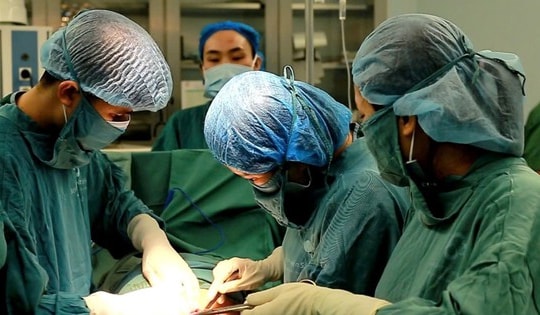 Người phụ nữ 41 tuổi ở Phú Thọ vỡ tử cung nguy kịch khi mang thai lần 2