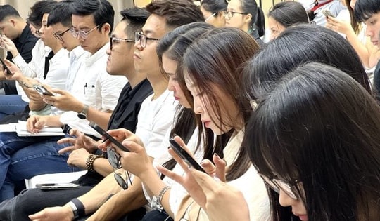 Giận sôi vì tranh mua 'sale sập sàn', hàng rớt giá sau 5 phút