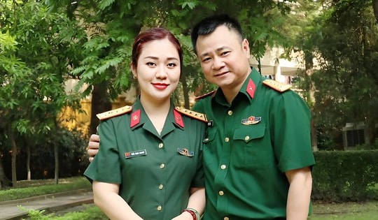 Thiếu tá Minh Nguyệt - vợ NSND Tự Long bất ngờ, xúc động với lá thư của học trò