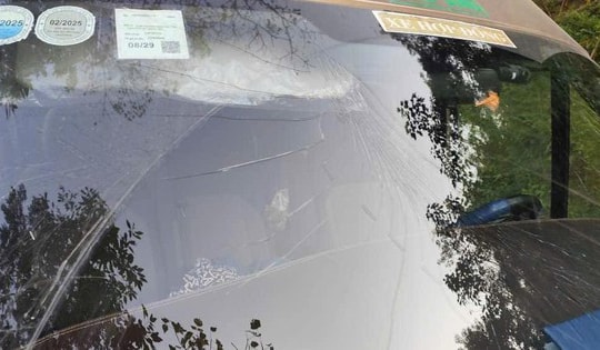 Xử lý 3 thiếu niên ném đá vỡ kính 2 xe ô tô